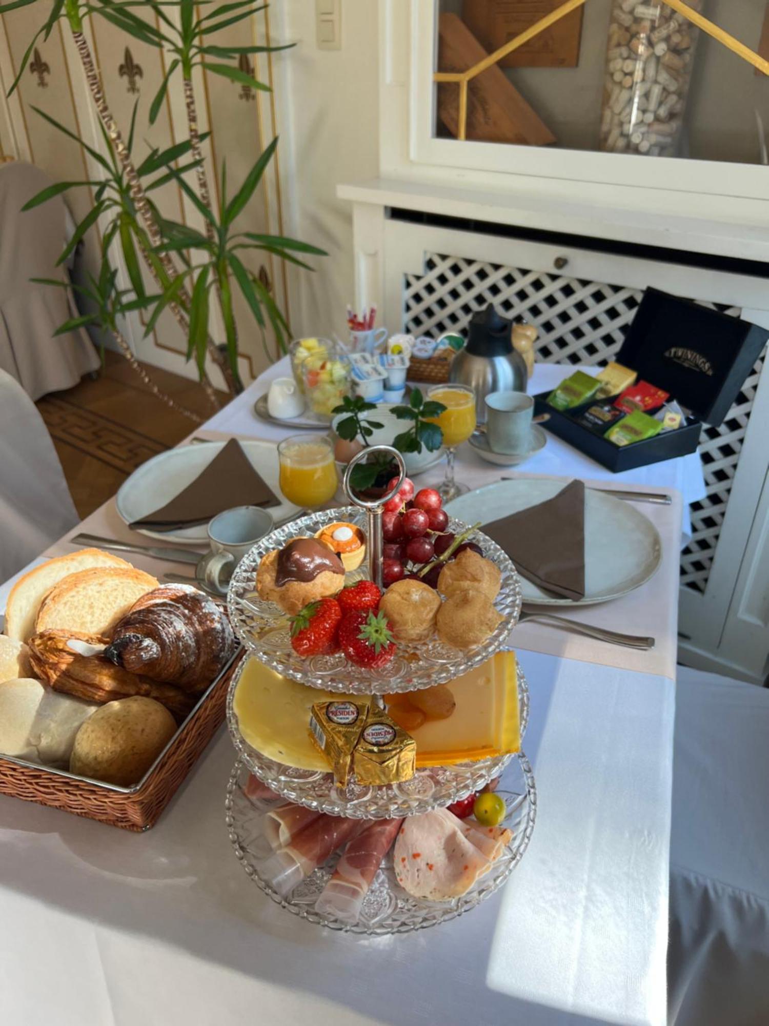 Hotel Fleur De Lys Zedelgem Bagian luar foto